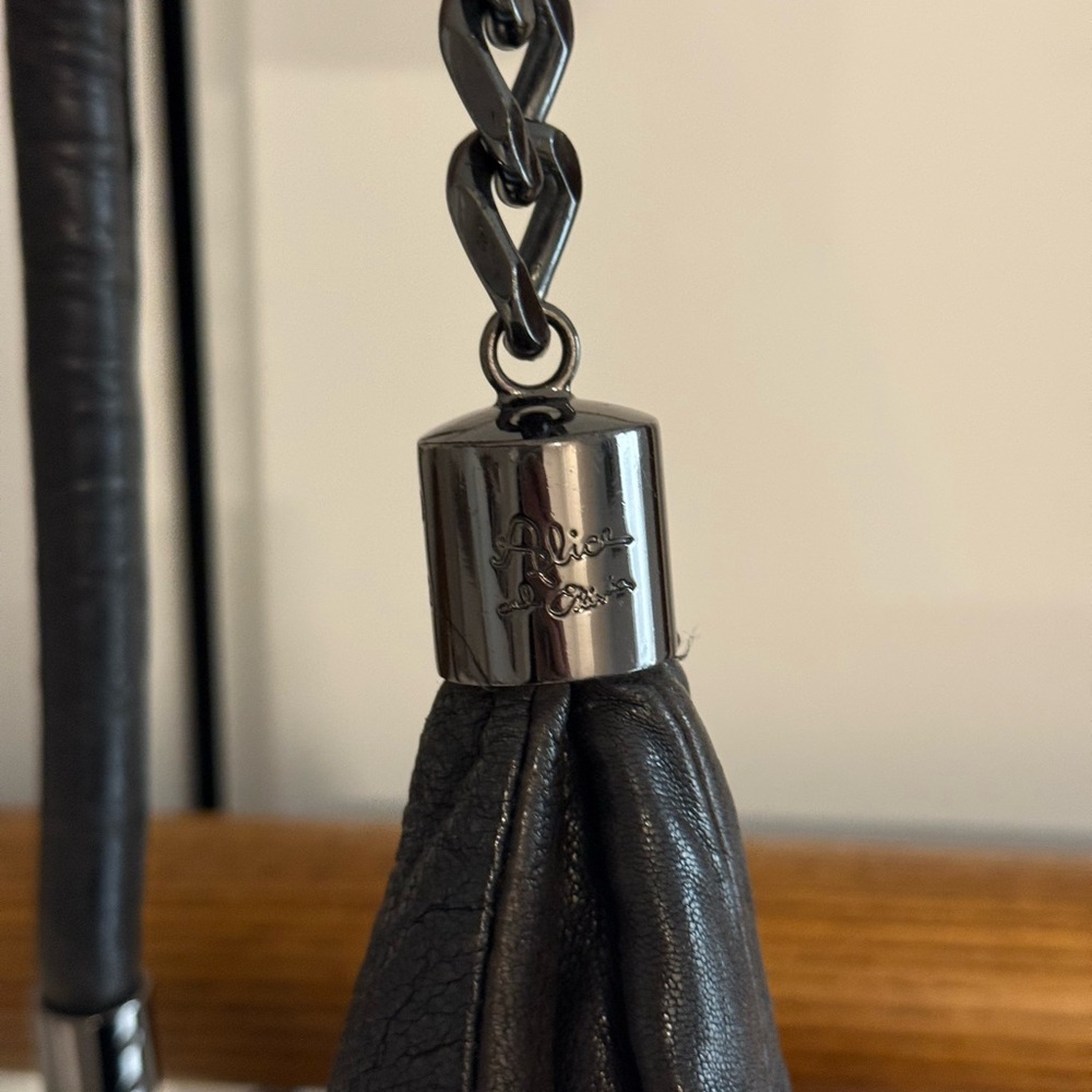 Alice + Olivia oversized black leather bag - Picture 5 of 13